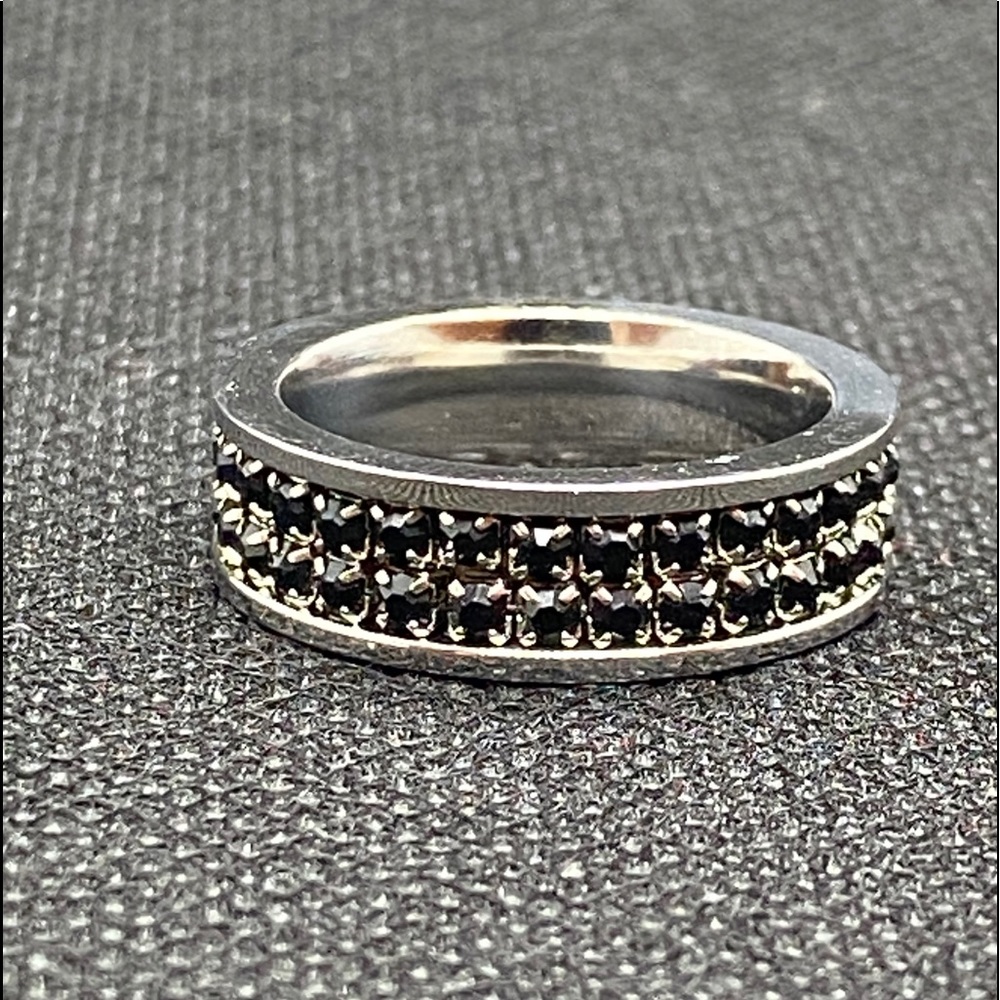 Ring - Picture 3 of 5
